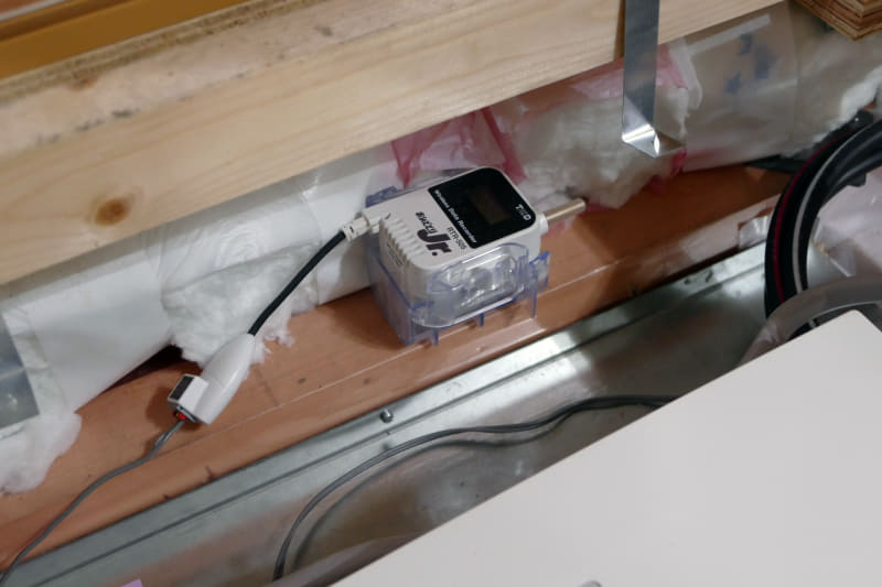 床下にはデータロガーも