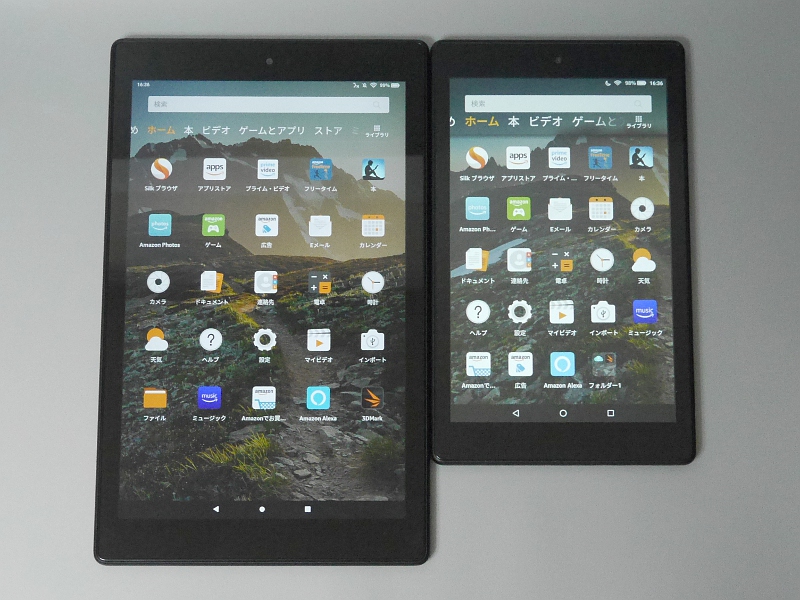 Fire HD 8(右)との比較。さすがにサイズは段違いだ