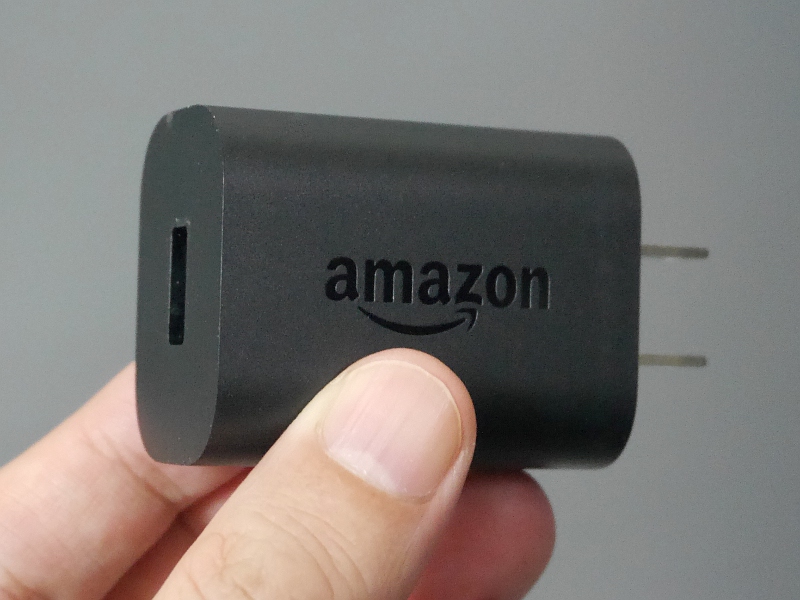 ケーブルはA-Cタイプに変更になったが、アダプタ側のコネクタは同じくType-Aのままなので、充電アダプタは従来と同じモデル(PS57CP)だ