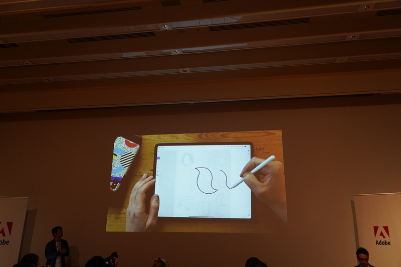 Illustrator for iPadが動作する様子の動画