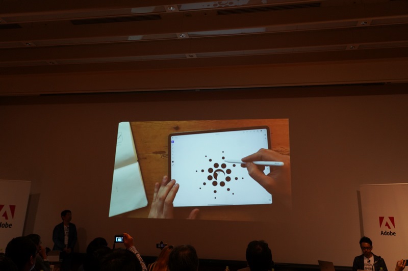 Illustrator for iPadが動作する様子の動画