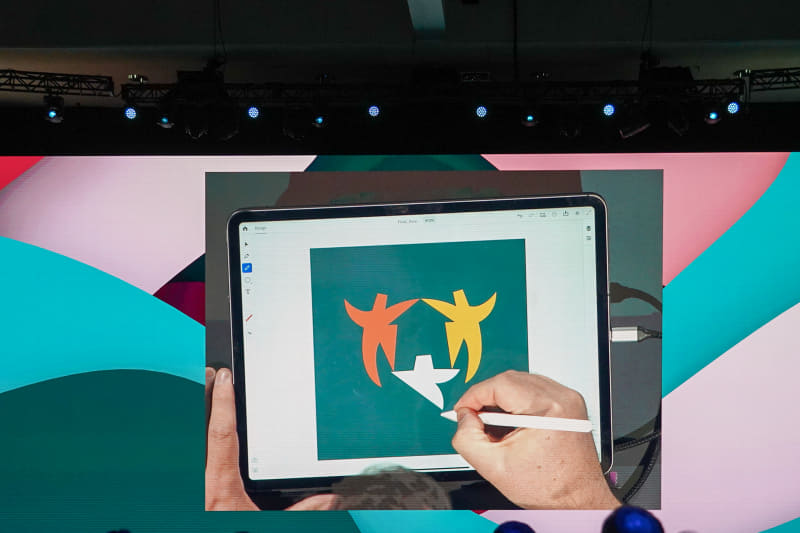 Illustrator for iPadのデモ