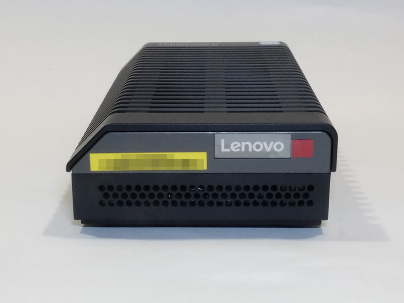 左右側面とも端子類はなく、通気口のみを備える