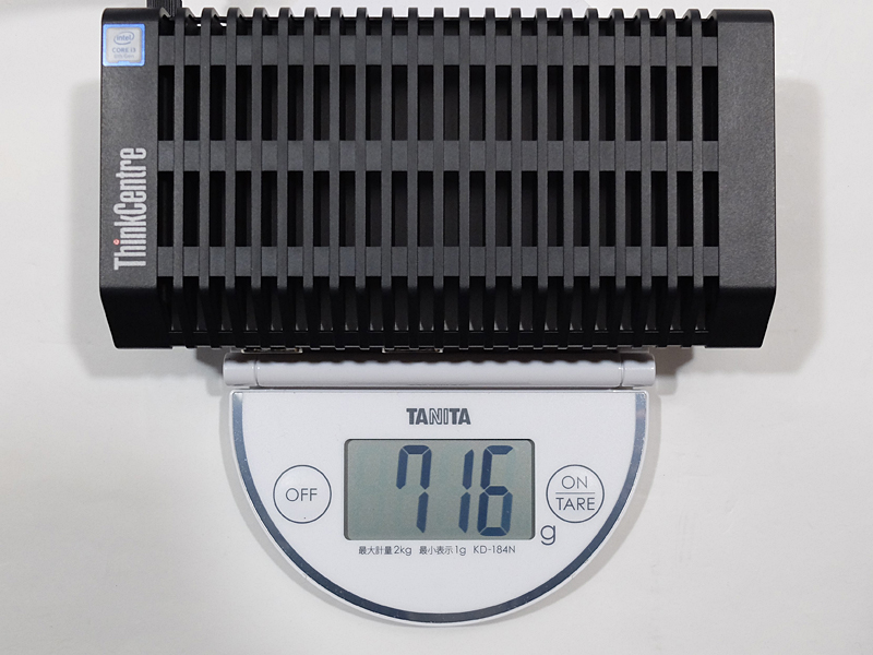 無線LAN用アンテナを含む本体重量は実測で716gだった