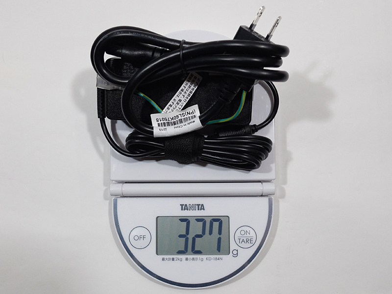 ACアダプタとケーブルは327g