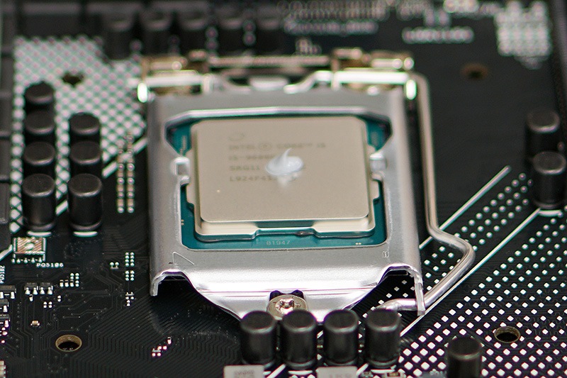 グリスをつけ終えたところ。クーラーを載せると、グリスは自然に広がる