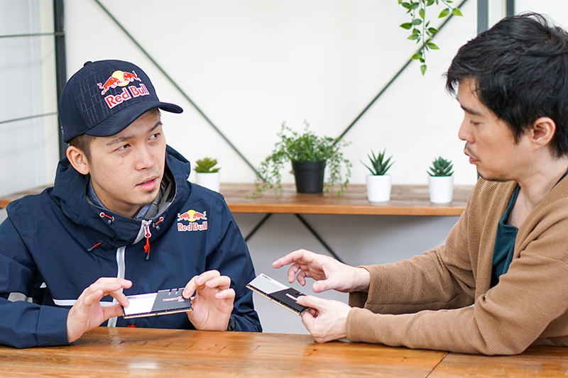 今回購入したメモリG.SKILL F4-3600C16D-32GTZNC(16GB×2)。上部にLEDがあり、電源を入れると光る