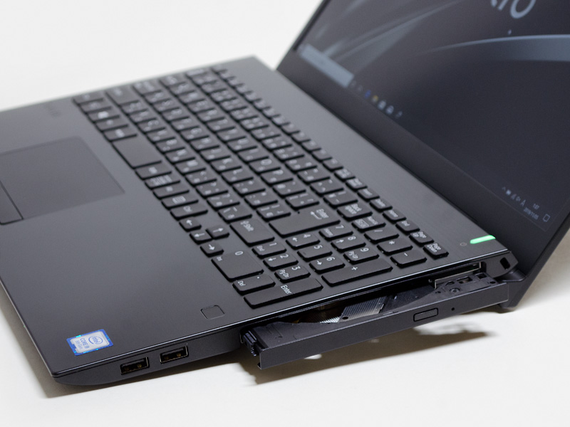 右側面には、ロックポート、BDXLドライブ、USB 3.0×2