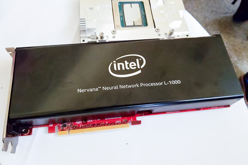Intelが発表したNervana NNPの開発用テストチップ「Nervana NNP-L1000」を搭載した開発ボード