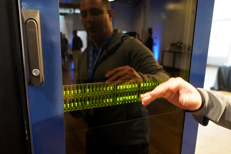 1Uのラックに23機のNNP-I1000が入る