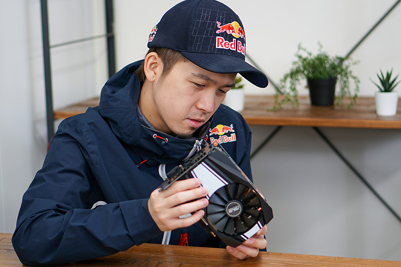 今回購入した「PH-RTX2060-6G」は、カード長が短めなので、多くのケースに問題なく収納できる