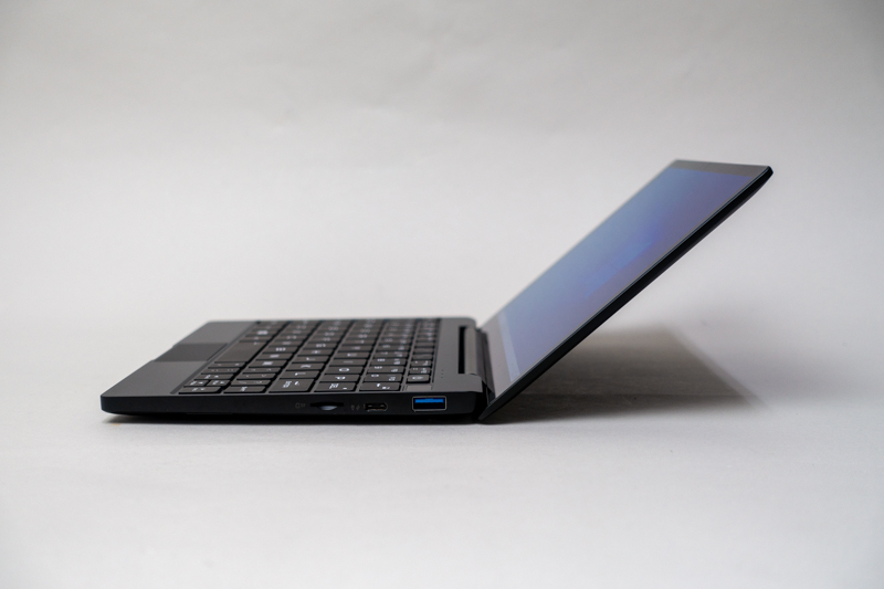 最大までディスプレイを開いたところ