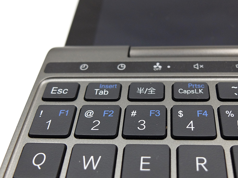 クリックボタンは若干固め