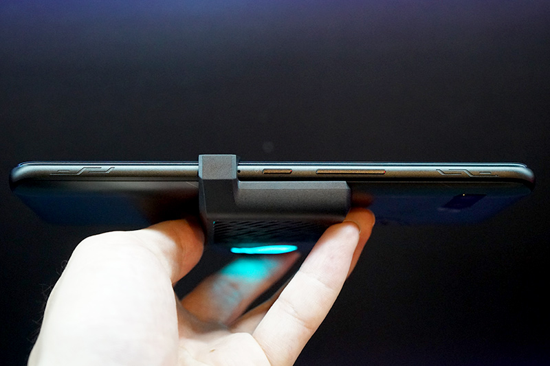 側面左右の模様がAirTriger II