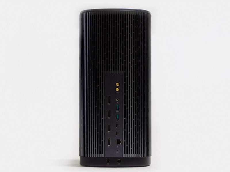 背面。拡張スロットなどはない