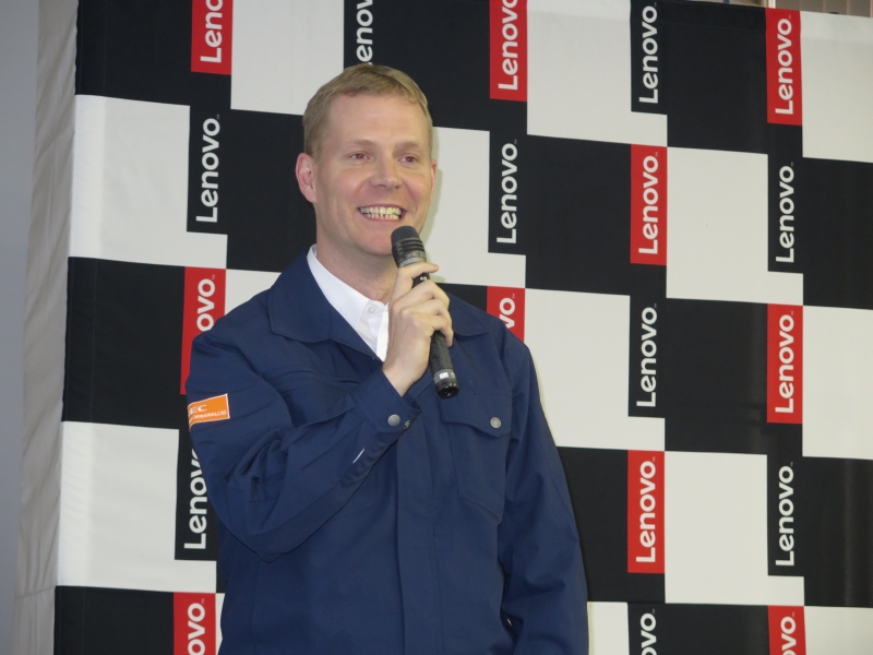 デビット・ベネット社長