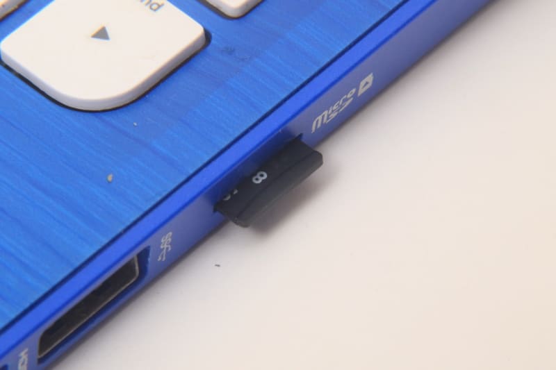 microSDカードスロットに128GBのメモリを突っ込んでデータ用HDD代わりに