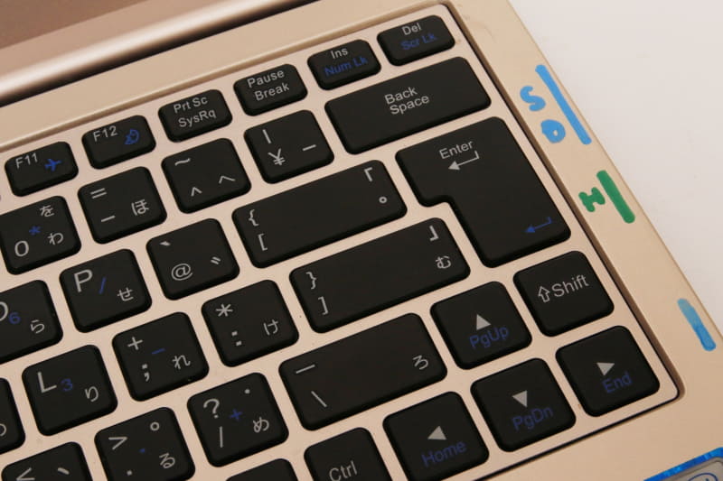 Enterの隣のカッコキーがデカくて筆者には都合がいい! でも人によっては嫌がるかも