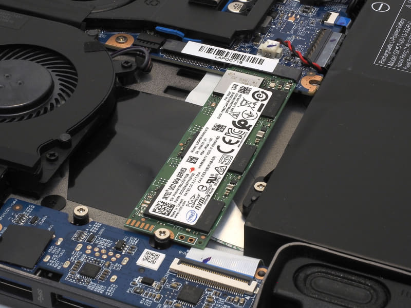標準構成ではストレージはM.2 SSD×1基