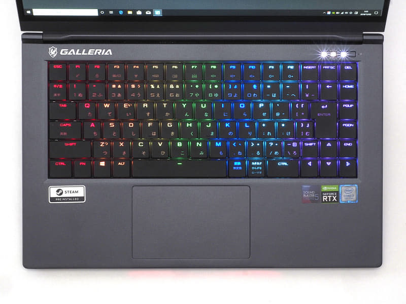 キーボードバックライトはRGB対応。一色に統一したり、カラフルに彩ったりとカスタマイズできる