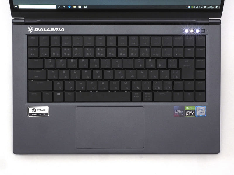 最上段のキーを含め、ほとんどのキーがピッチ19mmを確保。レイアウトもクセが少ない