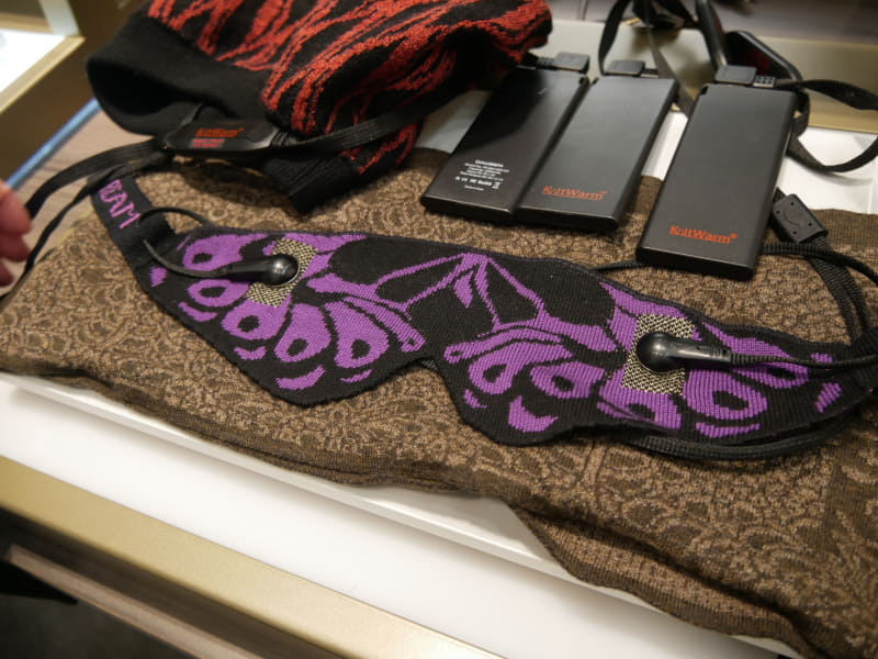 Knitwarmのホットアイマスク。モバイルバッテリでいつでも繰り返し使える