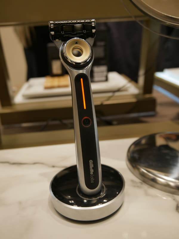 Gillette Labsの適温に発熱してひげをそることがシェーバー
