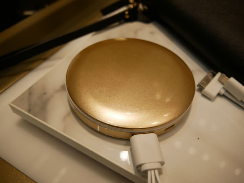 Pearl(パール)のコンパクトミラー型モバイルバッテリ