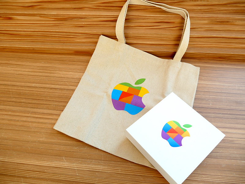 オープン当日に先着でプレゼントされるトートバック