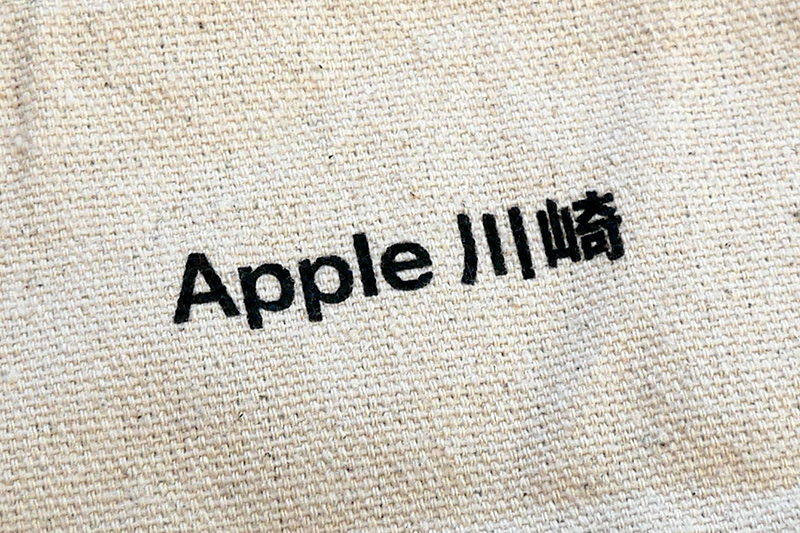 トートバックの裏には「Apple川崎」の文字