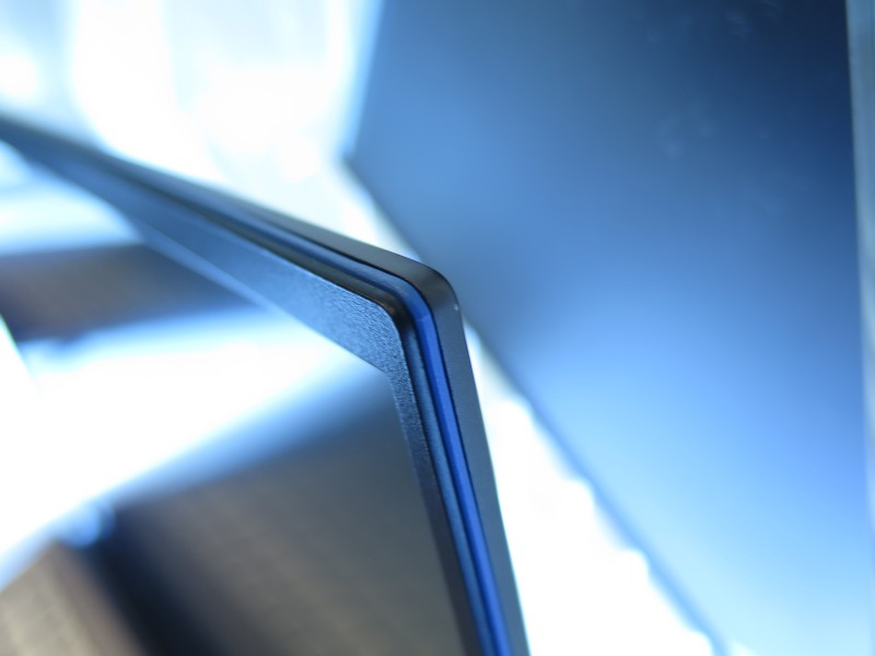 天板側面のアクセント色はモデルによって異なる