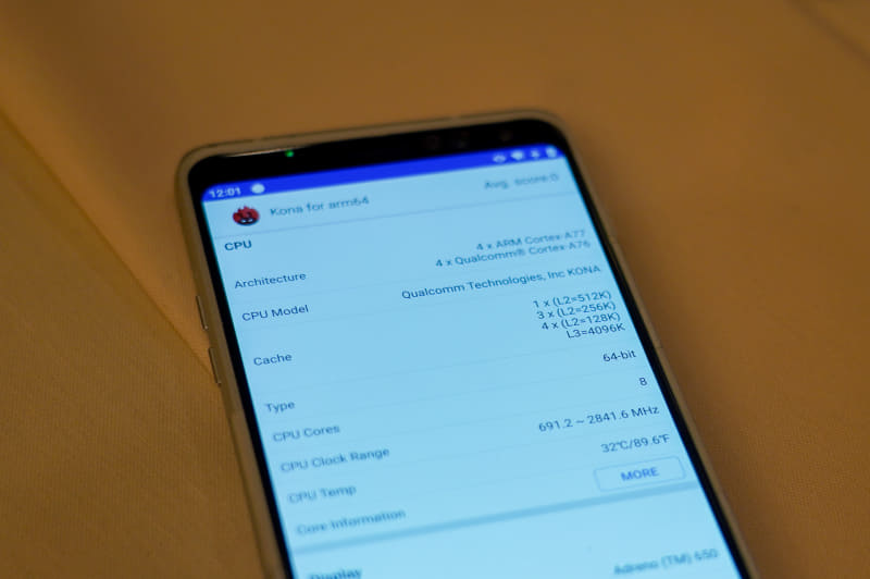 AnTuTuの表示。CPUのコードネームである「KONA」がCPU名として表示されている。LITTLE側のCPUがCortex-A76と表示されているのはベンチマーク側のデータベースの間違いで、正しくはCortex-A55