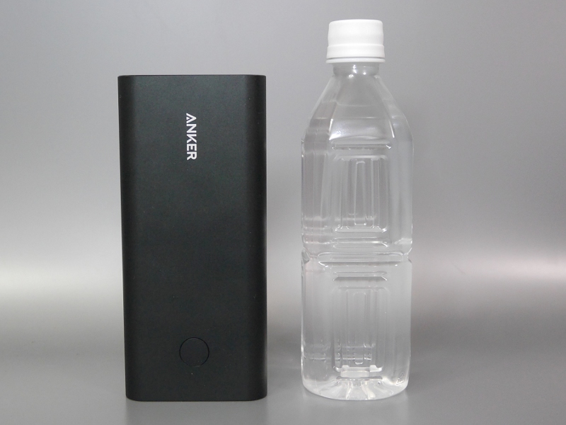 500mlペットボトルとのサイズ比較。重量の実測値は596g