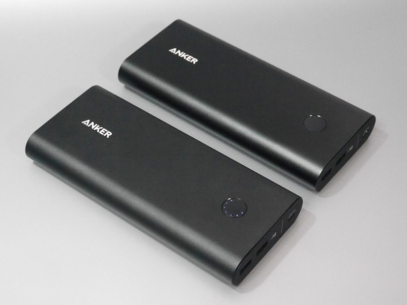 今回試用したAnkerの2モデル。本体形状やポート数、容量は同じだが、後発のモデルは最大出力がアップしている(奥が30W、手前が45W)。ニーズに合わせて進化した結果だろう