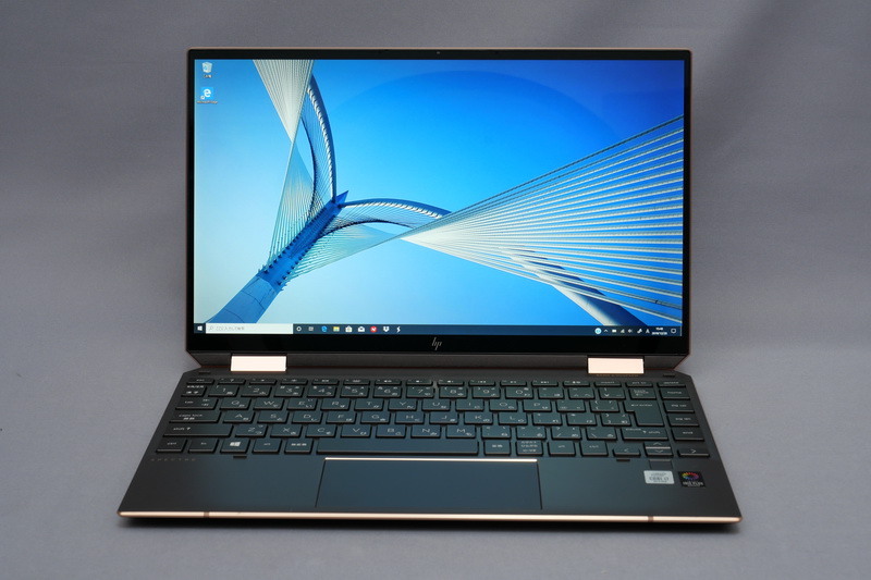 ディスプレイを開いて正面から見た様子