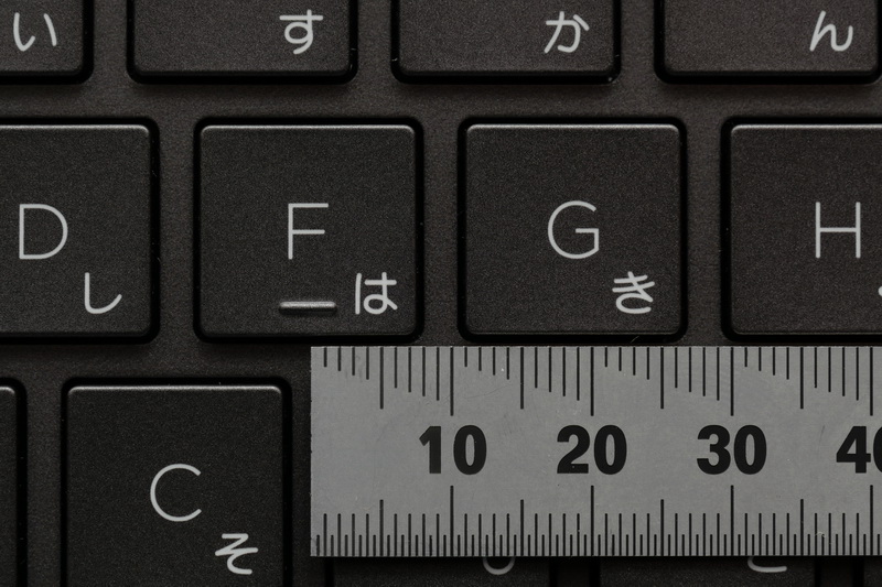 主要キーのキーピッチは縦横とも19mmフルピッチを確保