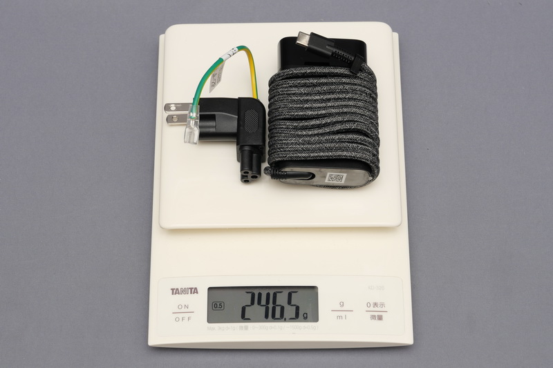 L字ウォールマウントアダプタとの併用なら重量は実測で246.5gと軽くできる