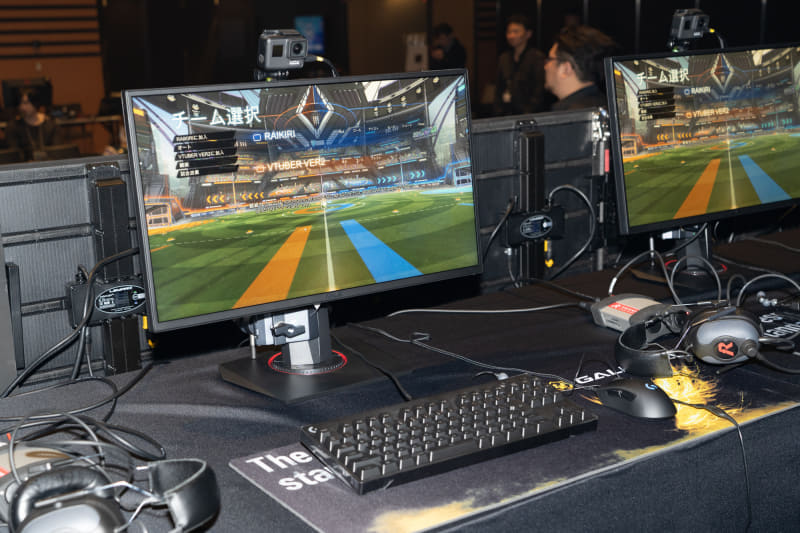 出場選手が使用したデバイス。ディスプレイ上には選手の姿を撮影するアクションカムが設置されている