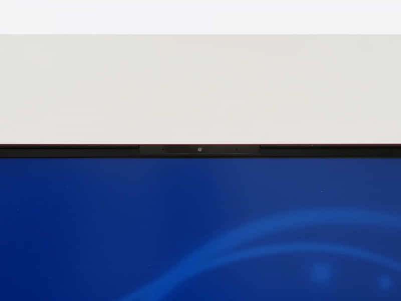 Windows Hello対応で100万画素のWebカメラ。これを搭載してもベゼルはせまめ