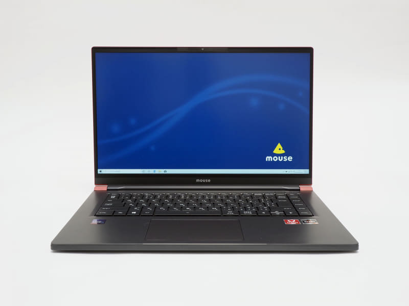 15.6型の大画面でありながら狭額縁ベゼルでコンパクト