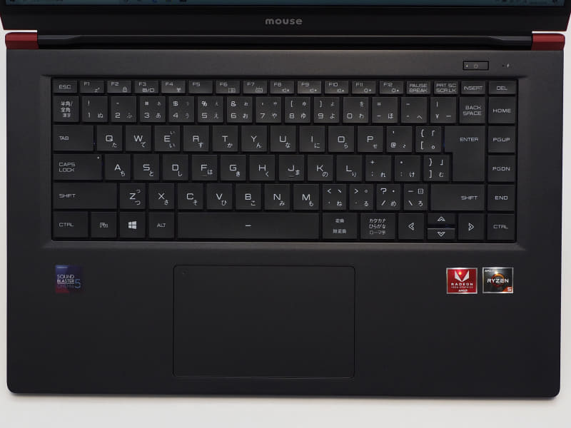 キーボードは右端中心に多少クセのある配列