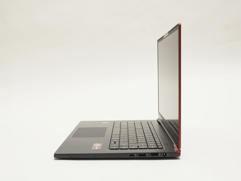 左側面にはLAN(折りたたみ式)、USB 2.0、USB 3.0、オーディオジャック、microSDカードスロット。右側面にはACアダプタ用ジャック、HDMI、USB 3.0、USB 3.0 Type-C