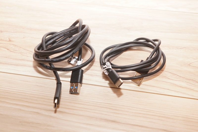 付属のUSBケーブル