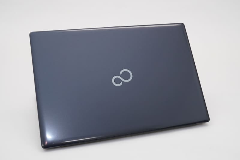 天板はグレーよりもネイビーブルーに近い