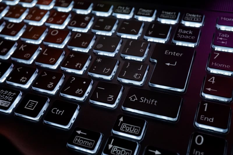 キーボードのLED照明は[Fn]+[Space]キーでオン/オフできる