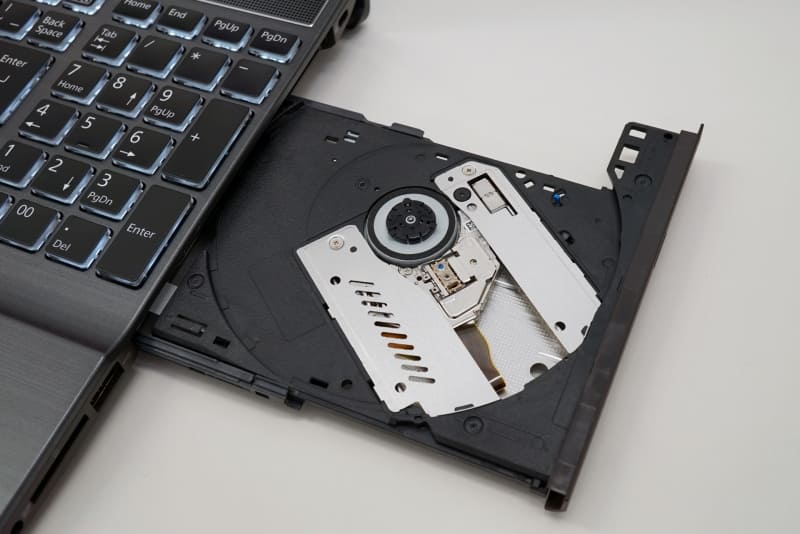 UHD BD対応の光学ドライブを搭載