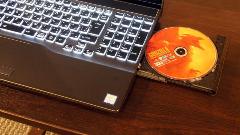 内蔵光学ドライブに「ゴジラ キング・オブ・モンスターズ」の国内版UHD BDをセット。最新のUHD BDソフトも再生可能だ