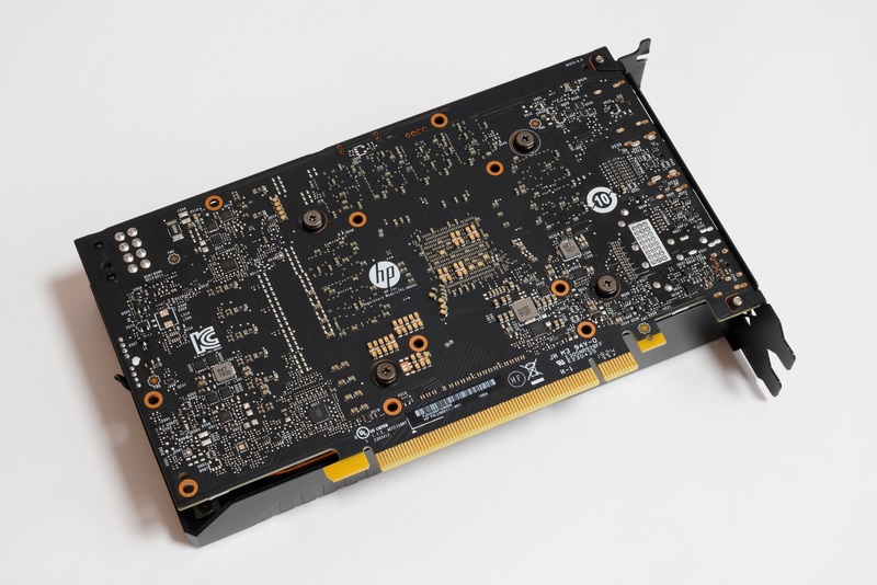 背面を見るとHPのオリジナル設計であることがわかる。プロダクトナンバーは「L58311-001」。単体では販売されていない