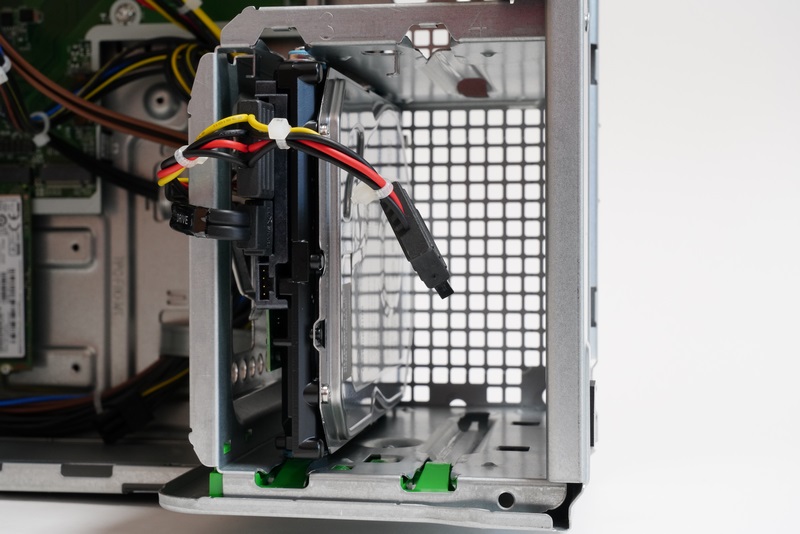 3.5インチベイは2基用意(内1基は使用済み)