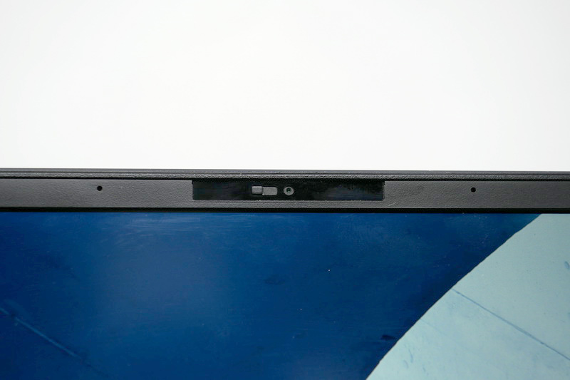 ディスプレイ上部にWindows Hello対応の顔認証カメラを搭載